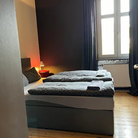 Apartment Vis-a-vis *